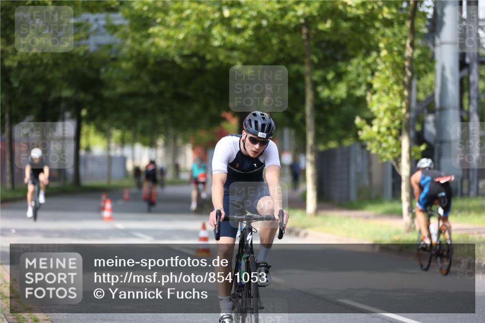 10.08.2025 - GEWOBA Citytriathlon Bremen Yannick Fuchs http://msf.ph/oto/8541053 10.08.2025 12:44:32 Radfahren 586, 607, 669, 713, 746, 800, 819, 911, 958, 965, 1030 meine-sportfotos.de