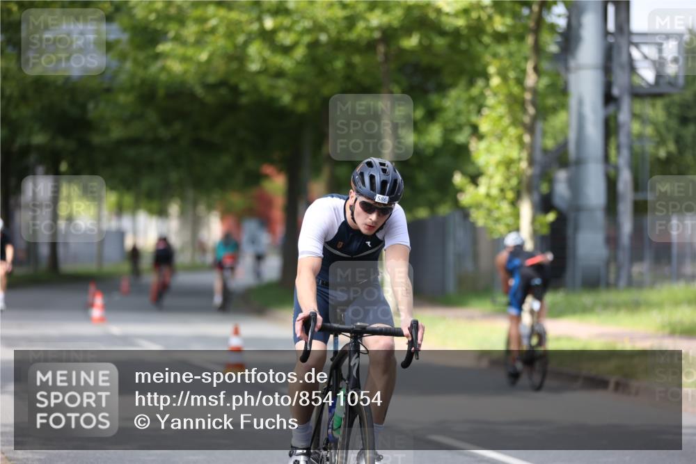 10.08.2025 - GEWOBA Citytriathlon Bremen Yannick Fuchs http://msf.ph/oto/8541054 10.08.2025 12:44:32 Radfahren 586, 607, 669, 713, 746, 800, 819, 911, 958, 965, 1030 meine-sportfotos.de