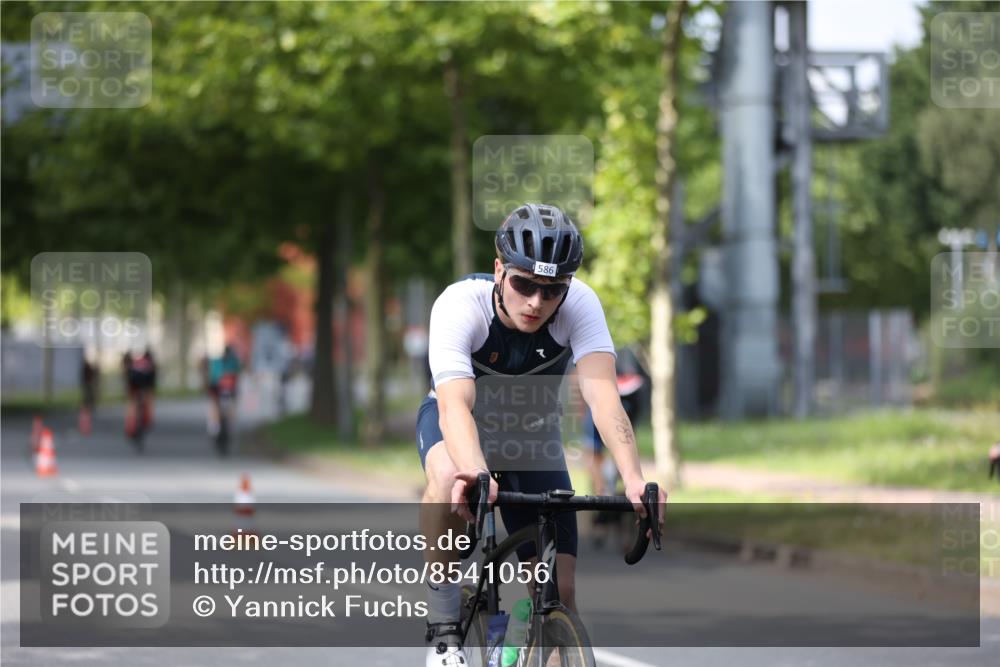 10.08.2025 - GEWOBA Citytriathlon Bremen Yannick Fuchs http://msf.ph/oto/8541056 10.08.2025 12:44:32 Radfahren 586, 607, 669, 713, 746, 800, 819, 911, 958, 965, 1030 meine-sportfotos.de