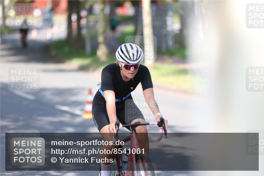 10.08.2025 - GEWOBA Citytriathlon Bremen Yannick Fuchs http://msf.ph/oto/8541061 10.08.2025 10:34:45 Radfahren 21, 129, 147, 213, 358, 413, 442, 500 meine-sportfotos.de