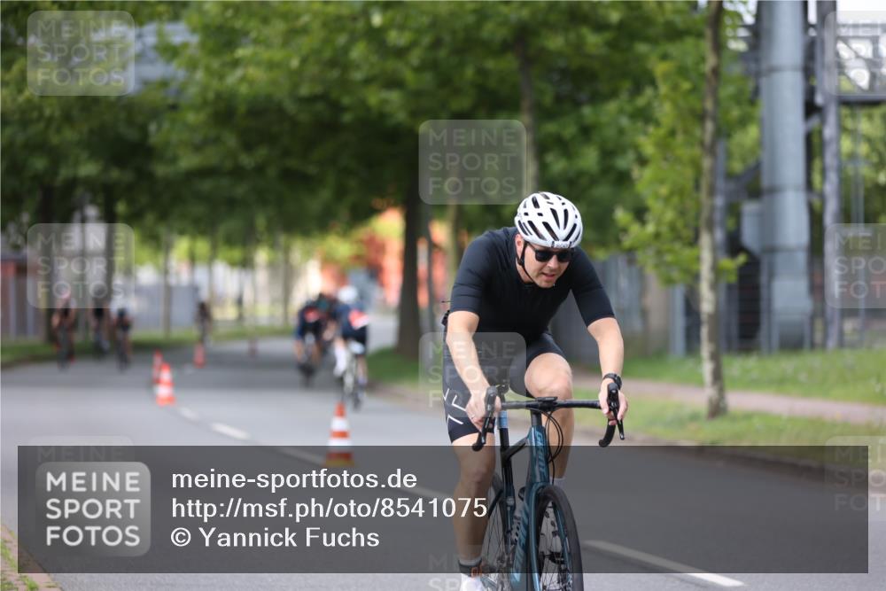 10.08.2025 - GEWOBA Citytriathlon Bremen Yannick Fuchs http://msf.ph/oto/8541075 10.08.2025 12:44:35 Radfahren 586, 607, 669, 800, 809, 819, 911, 958, 965, 1030 meine-sportfotos.de
