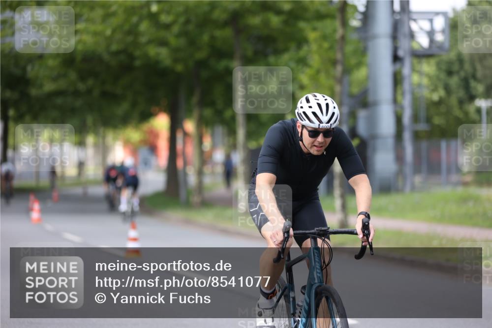 10.08.2025 - GEWOBA Citytriathlon Bremen Yannick Fuchs http://msf.ph/oto/8541077 10.08.2025 12:44:35 Radfahren 586, 607, 669, 800, 809, 819, 911, 958, 965, 1030 meine-sportfotos.de