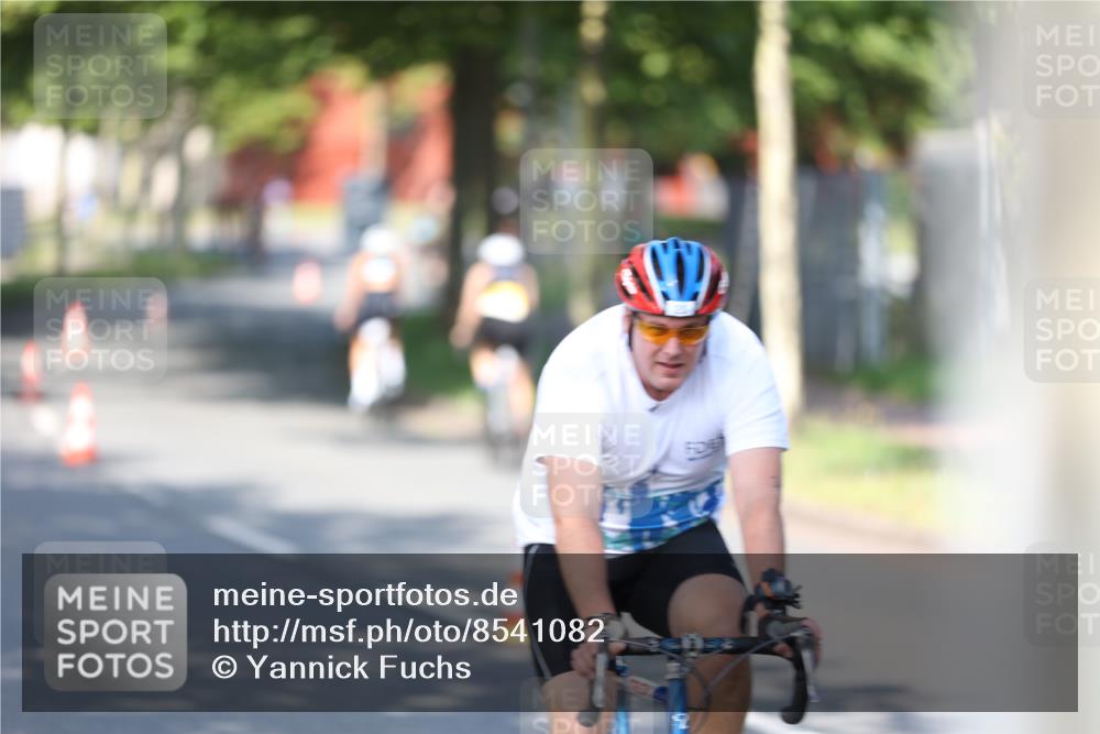 10.08.2025 - GEWOBA Citytriathlon Bremen Yannick Fuchs http://msf.ph/oto/8541082 10.08.2025 10:34:48 Radfahren 21, 129, 147, 213, 358, 379, 413, 442, 500 meine-sportfotos.de