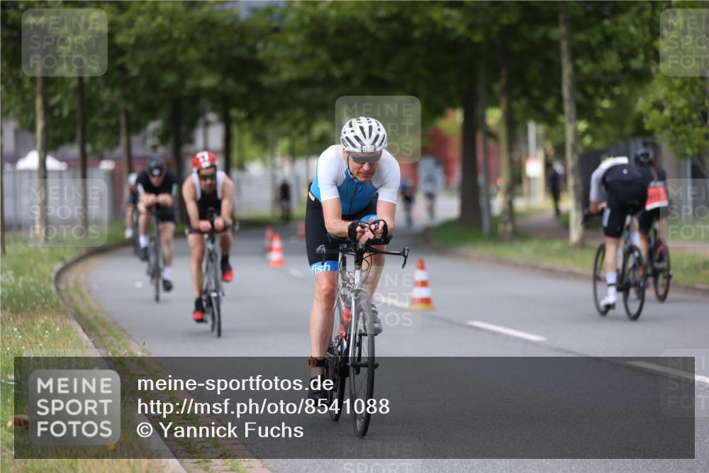 10.08.2025 - GEWOBA Citytriathlon Bremen Yannick Fuchs http://msf.ph/oto/8541088 10.08.2025 12:44:40 Radfahren 586, 607, 638, 800, 809, 819, 958, 1030 meine-sportfotos.de