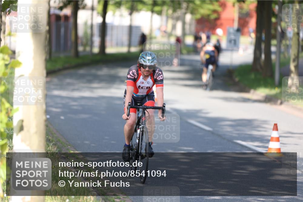 10.08.2025 - GEWOBA Citytriathlon Bremen Yannick Fuchs http://msf.ph/oto/8541094 10.08.2025 10:34:52 Radfahren 21, 129, 147, 181, 379, 404, 413, 442, 461 meine-sportfotos.de