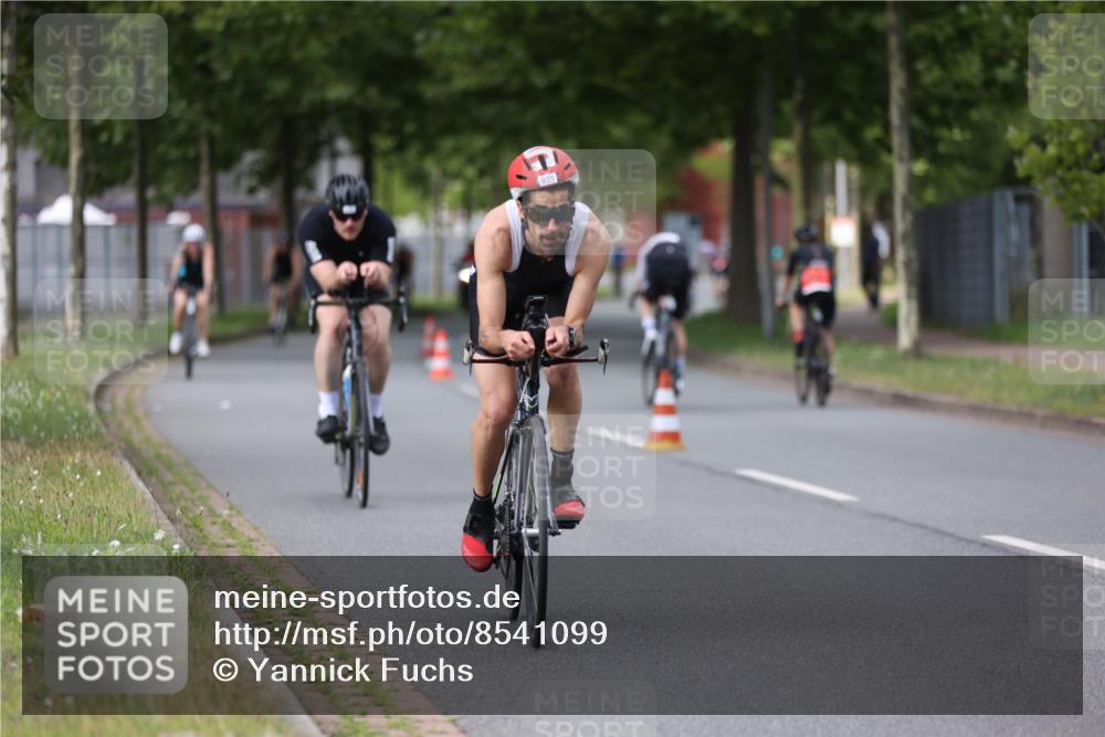 10.08.2025 - GEWOBA Citytriathlon Bremen Yannick Fuchs http://msf.ph/oto/8541099 10.08.2025 12:44:41 Radfahren 586, 607, 638, 800, 809, 819, 958, 1030 meine-sportfotos.de