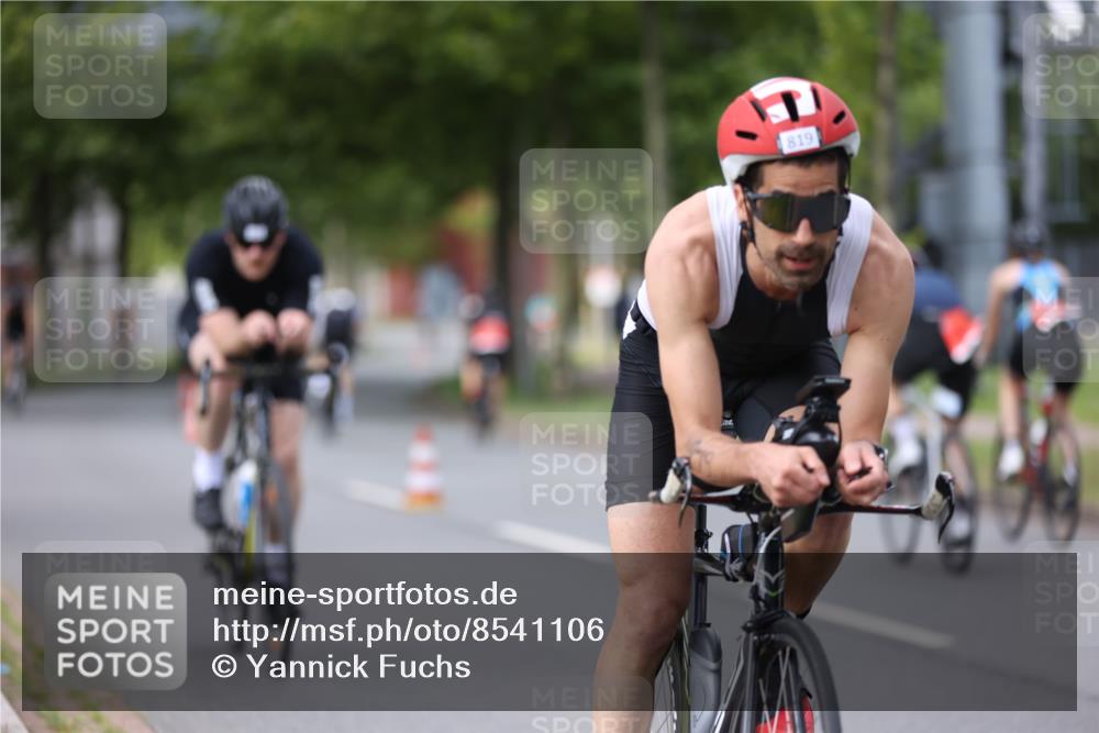 10.08.2025 - GEWOBA Citytriathlon Bremen Yannick Fuchs http://msf.ph/oto/8541106 10.08.2025 12:44:42 Radfahren 586, 607, 638, 800, 809, 819, 958, 1030 meine-sportfotos.de