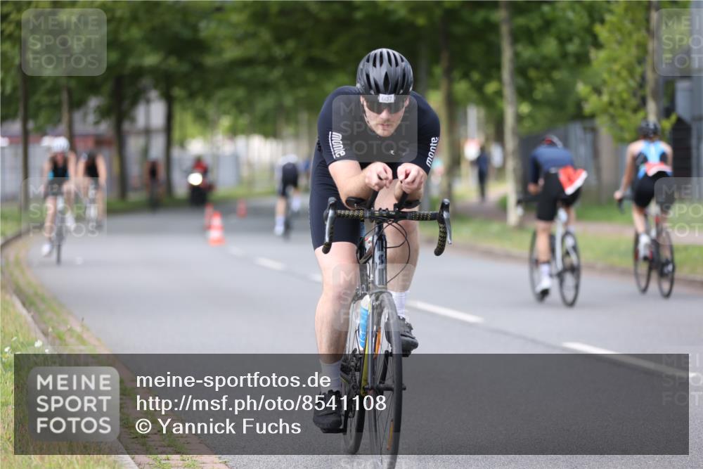 10.08.2025 - GEWOBA Citytriathlon Bremen Yannick Fuchs http://msf.ph/oto/8541108 10.08.2025 12:44:42 Radfahren 586, 607, 638, 800, 809, 819, 958, 1030 meine-sportfotos.de