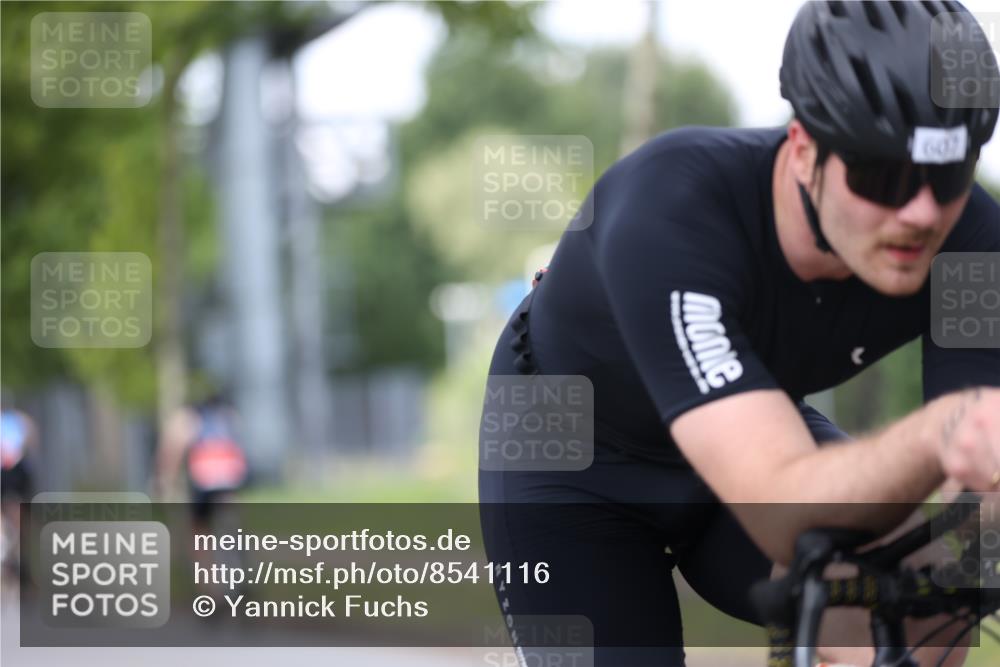10.08.2025 - GEWOBA Citytriathlon Bremen Yannick Fuchs http://msf.ph/oto/8541116 10.08.2025 12:44:43 Radfahren 586, 607, 638, 800, 809, 819, 958, 1030 meine-sportfotos.de