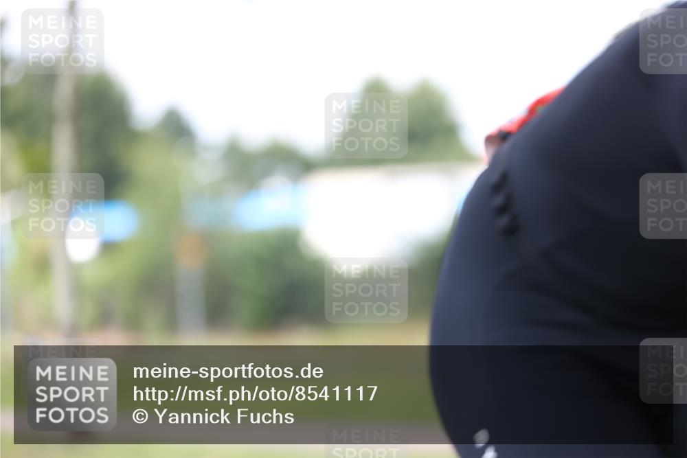 10.08.2025 - GEWOBA Citytriathlon Bremen Yannick Fuchs http://msf.ph/oto/8541117 10.08.2025 12:44:43 Radfahren 586, 607, 638, 800, 809, 819, 958, 1030 meine-sportfotos.de