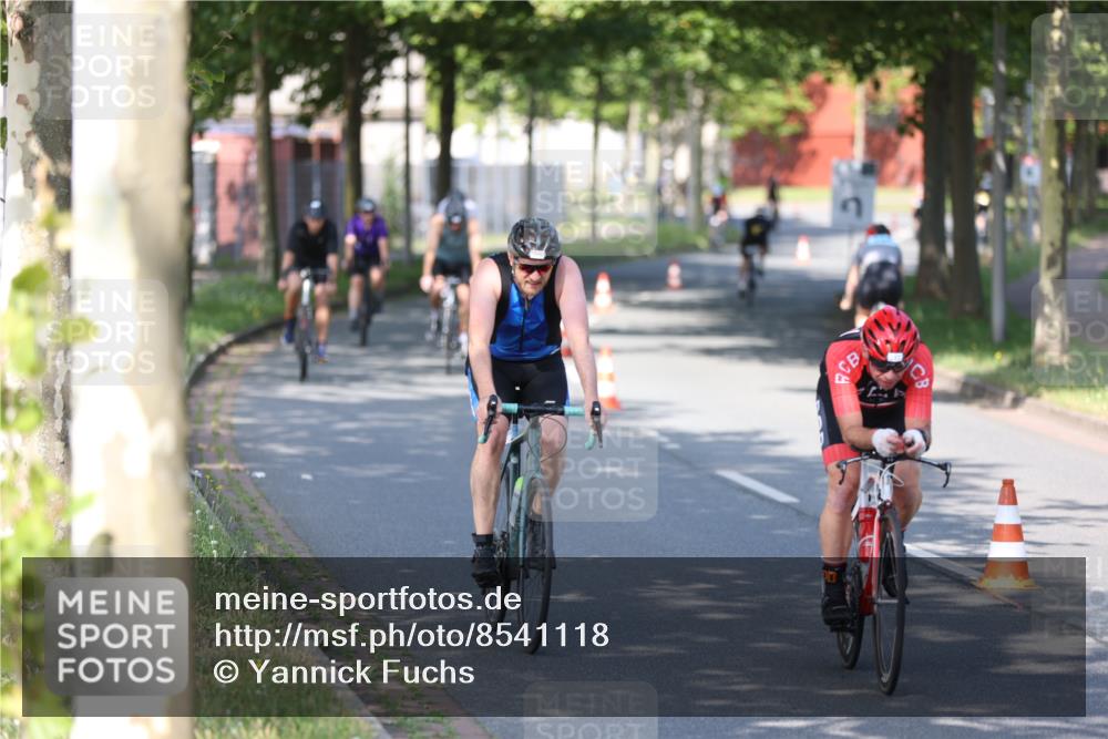 10.08.2025 - GEWOBA Citytriathlon Bremen Yannick Fuchs http://msf.ph/oto/8541118 10.08.2025 10:35:00 Radfahren 21, 129, 147, 181, 241, 379, 393, 404, 413, 445, 461 meine-sportfotos.de