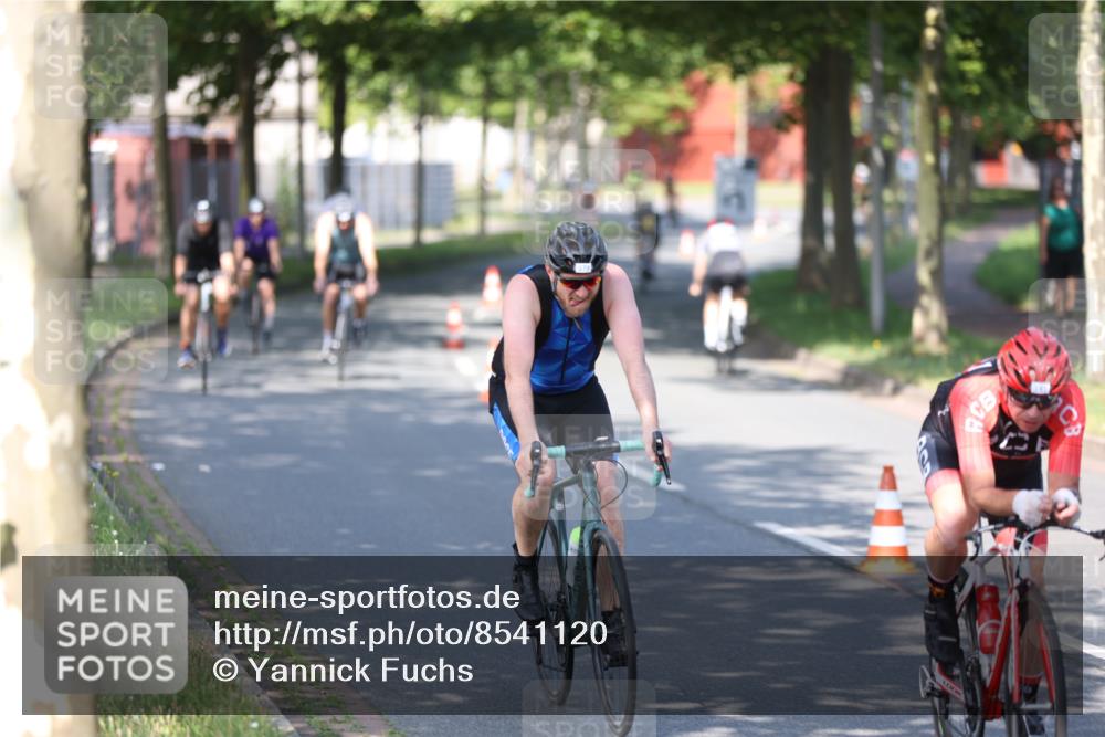 10.08.2025 - GEWOBA Citytriathlon Bremen Yannick Fuchs http://msf.ph/oto/8541120 10.08.2025 10:35:01 Radfahren 21, 129, 147, 181, 241, 379, 393, 404, 413, 445, 461 meine-sportfotos.de