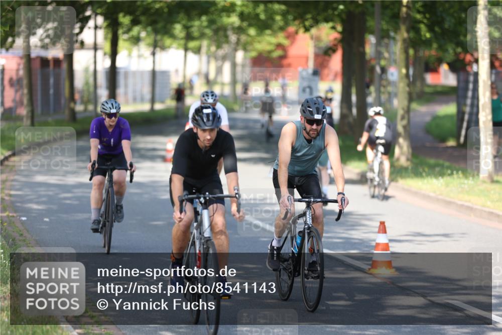 10.08.2025 - GEWOBA Citytriathlon Bremen Yannick Fuchs http://msf.ph/oto/8541143 10.08.2025 10:35:04 Radfahren 129, 147, 181, 241, 379, 382, 393, 404, 413, 444, 445, 461 meine-sportfotos.de