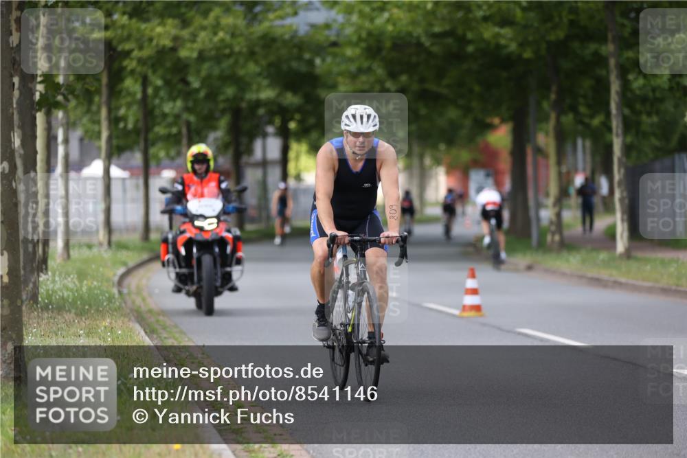 10.08.2025 - GEWOBA Citytriathlon Bremen Yannick Fuchs http://msf.ph/oto/8541146 10.08.2025 12:44:49 Radfahren 607, 638, 716, 727, 786, 800, 809, 819, 958, 1030 meine-sportfotos.de