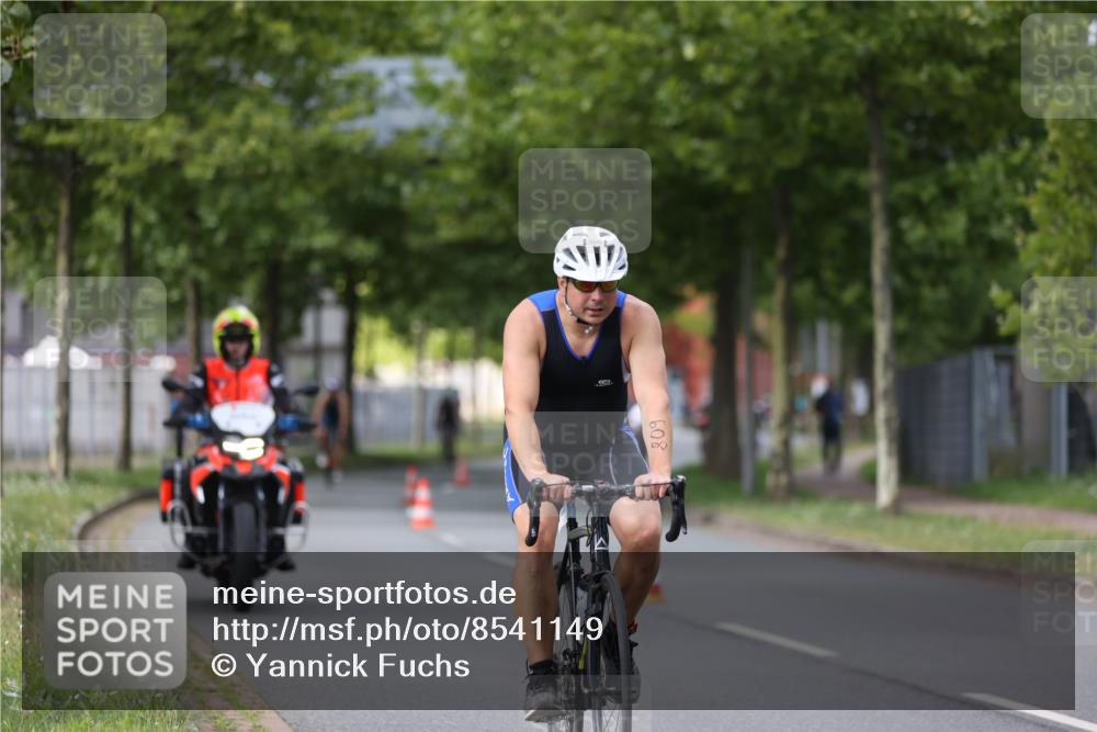 10.08.2025 - GEWOBA Citytriathlon Bremen Yannick Fuchs http://msf.ph/oto/8541149 10.08.2025 12:44:50 Radfahren 607, 638, 716, 727, 786, 800, 809, 819, 958, 1030 meine-sportfotos.de