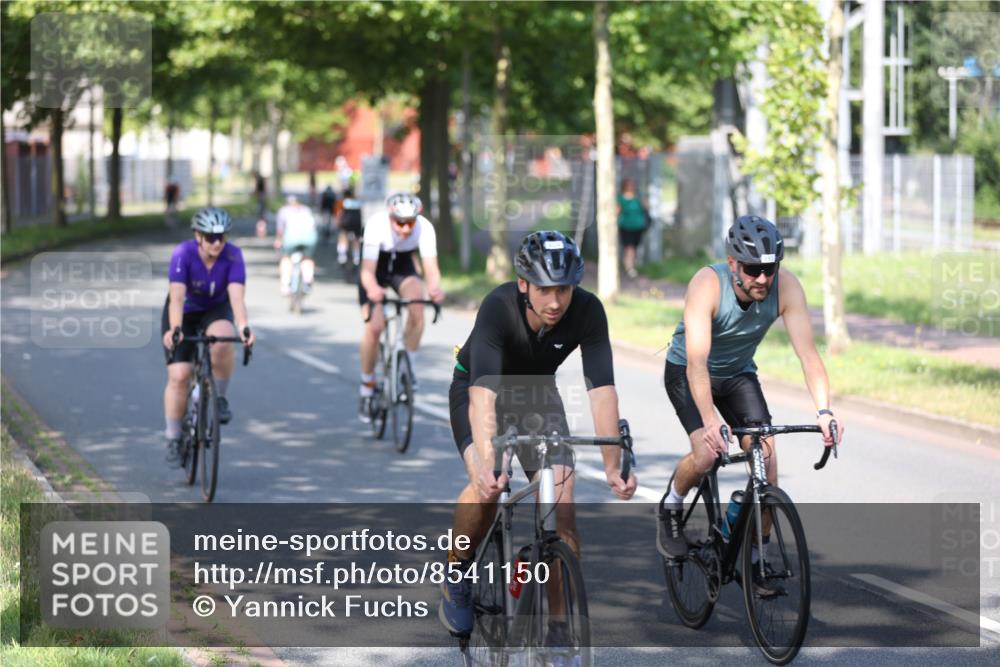10.08.2025 - GEWOBA Citytriathlon Bremen Yannick Fuchs http://msf.ph/oto/8541150 10.08.2025 10:35:04 Radfahren 129, 147, 181, 241, 379, 382, 393, 404, 413, 444, 445, 461 meine-sportfotos.de
