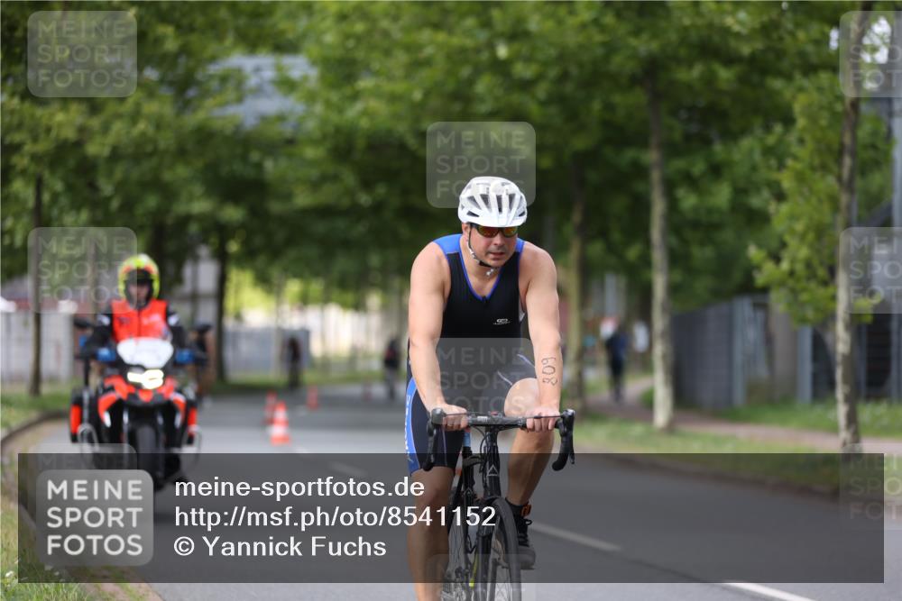 10.08.2025 - GEWOBA Citytriathlon Bremen Yannick Fuchs http://msf.ph/oto/8541152 10.08.2025 12:44:50 Radfahren 607, 638, 716, 727, 786, 800, 809, 819, 958, 1030 meine-sportfotos.de