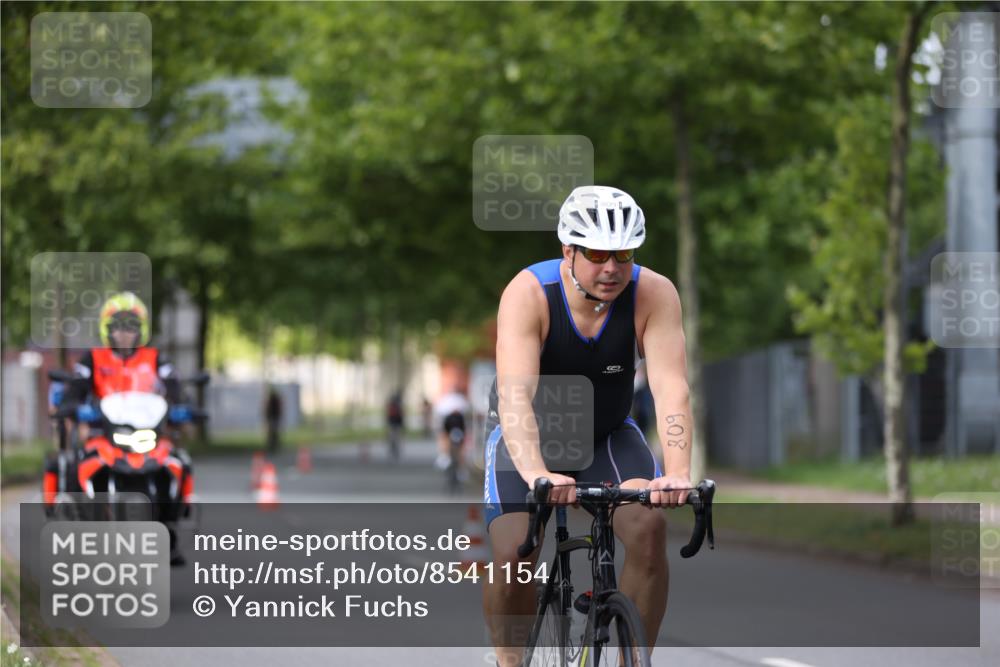 10.08.2025 - GEWOBA Citytriathlon Bremen Yannick Fuchs http://msf.ph/oto/8541154 10.08.2025 12:44:50 Radfahren 607, 638, 716, 727, 786, 800, 809, 819, 958, 1030 meine-sportfotos.de