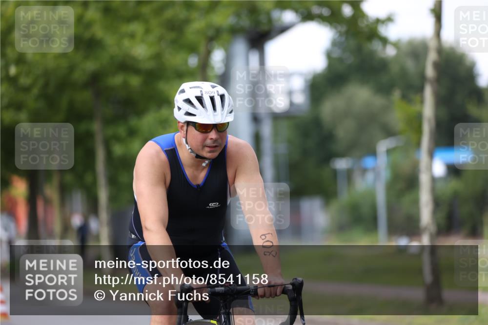 10.08.2025 - GEWOBA Citytriathlon Bremen Yannick Fuchs http://msf.ph/oto/8541158 10.08.2025 12:44:50 Radfahren 607, 638, 716, 727, 786, 800, 809, 819, 958, 1030 meine-sportfotos.de