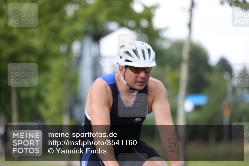 10.08.2025 - GEWOBA Citytriathlon Bremen Yannick Fuchs http://msf.ph/oto/8541160 10.08.2025 12:44:51 Radfahren 607, 638, 716, 727, 786, 809, 819, 958, 1030 meine-sportfotos.de
