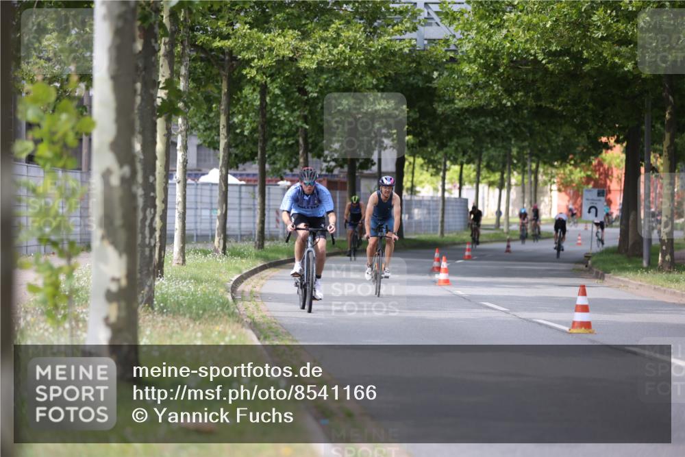 10.08.2025 - GEWOBA Citytriathlon Bremen Yannick Fuchs http://msf.ph/oto/8541166 10.08.2025 12:44:53 Radfahren 607, 638, 647, 716, 727, 786, 809, 816, 819, 958, 1030 meine-sportfotos.de