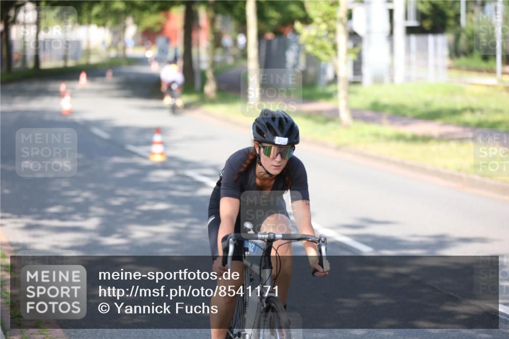 10.08.2025 - GEWOBA Citytriathlon Bremen Yannick Fuchs http://msf.ph/oto/8541171 10.08.2025 10:35:56 Radfahren 71, 109, 225, 392, 452, 493 meine-sportfotos.de