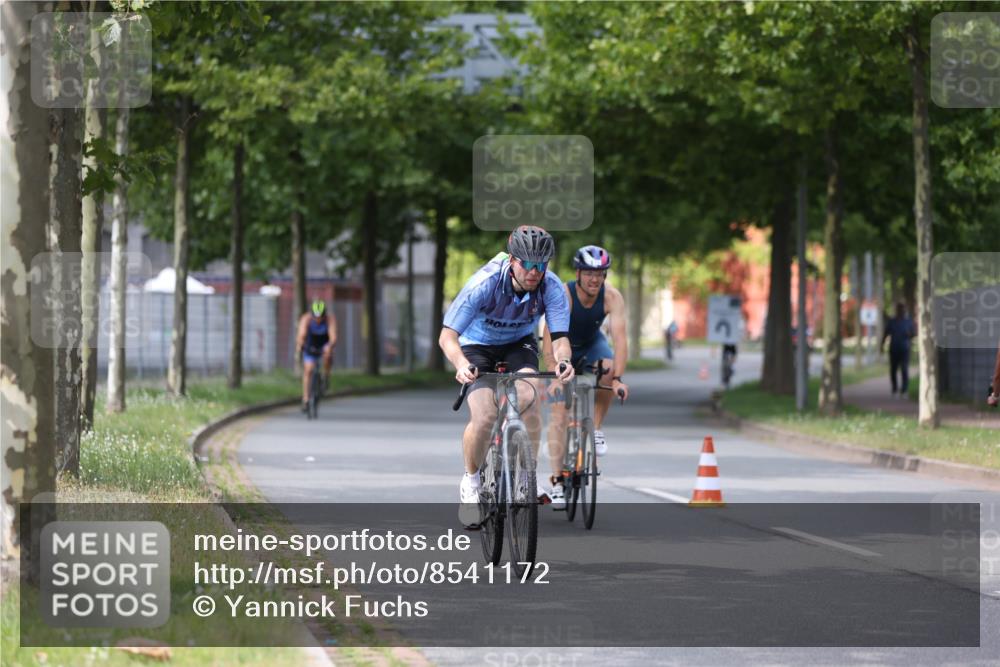 10.08.2025 - GEWOBA Citytriathlon Bremen Yannick Fuchs http://msf.ph/oto/8541172 10.08.2025 12:44:54 Radfahren 607, 638, 647, 716, 727, 786, 809, 816, 958, 1030 meine-sportfotos.de