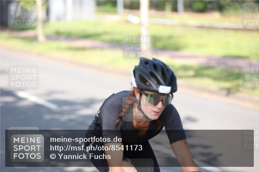 10.08.2025 - GEWOBA Citytriathlon Bremen Yannick Fuchs http://msf.ph/oto/8541173 10.08.2025 10:35:57 Radfahren 71, 109, 225, 373, 392, 452, 493 meine-sportfotos.de
