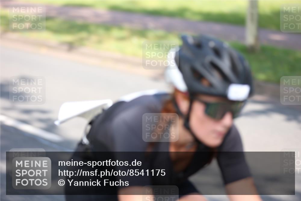 10.08.2025 - GEWOBA Citytriathlon Bremen Yannick Fuchs http://msf.ph/oto/8541175 10.08.2025 10:35:57 Radfahren 71, 109, 225, 373, 392, 452, 493 meine-sportfotos.de