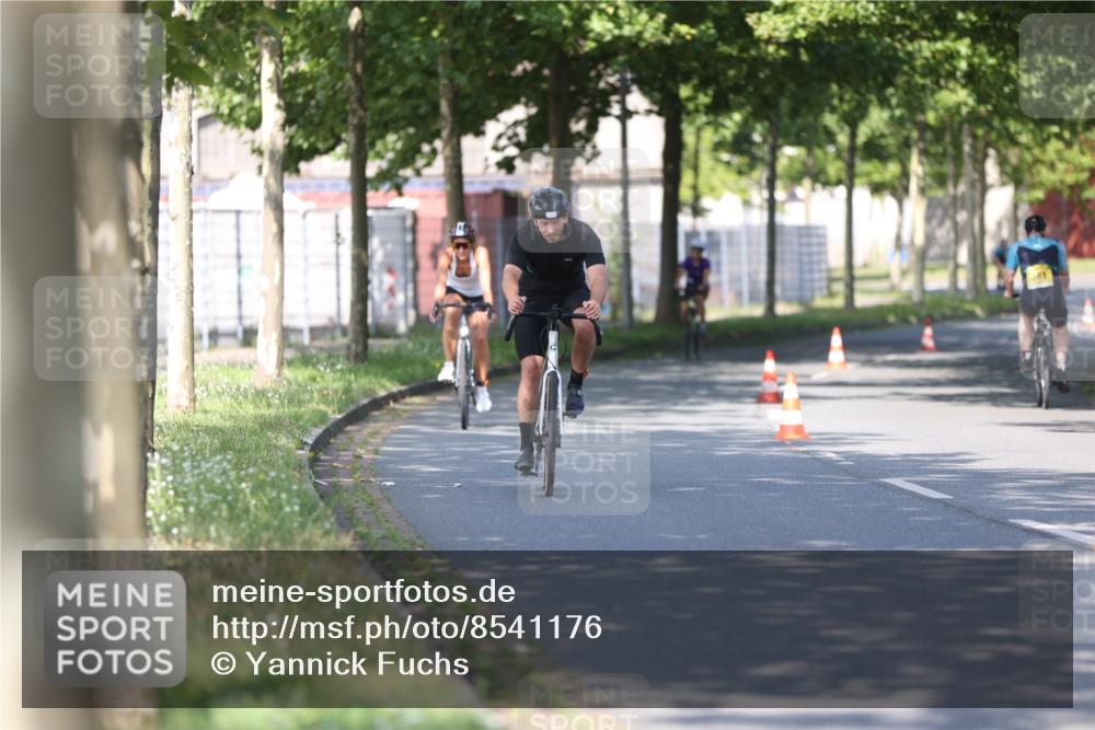 10.08.2025 - GEWOBA Citytriathlon Bremen Yannick Fuchs http://msf.ph/oto/8541176 10.08.2025 10:36:08 Radfahren 373, 401, 450, 493 meine-sportfotos.de