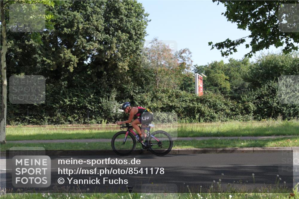 10.08.2025 - GEWOBA Citytriathlon Bremen Yannick Fuchs http://msf.ph/oto/8541178 10.08.2025 10:24:16 Radfahren 374, 398 meine-sportfotos.de