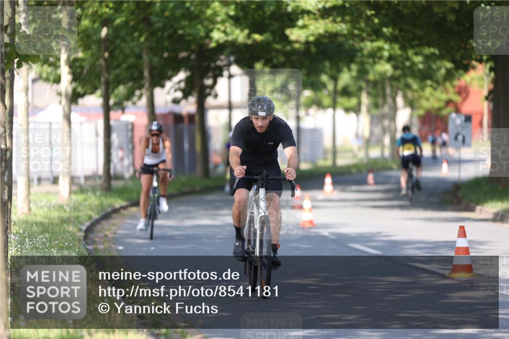 10.08.2025 - GEWOBA Citytriathlon Bremen Yannick Fuchs http://msf.ph/oto/8541181 10.08.2025 10:36:09 Radfahren 373, 401, 450, 493 meine-sportfotos.de