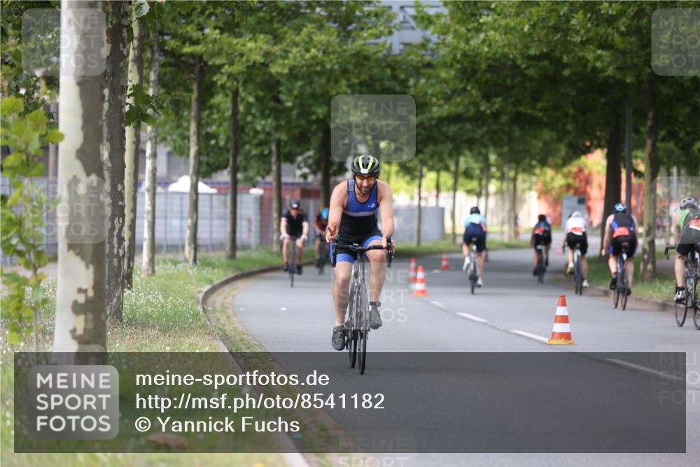 10.08.2025 - GEWOBA Citytriathlon Bremen Yannick Fuchs http://msf.ph/oto/8541182 10.08.2025 12:44:58 Radfahren 638, 647, 716, 727, 786, 808, 809, 816 meine-sportfotos.de