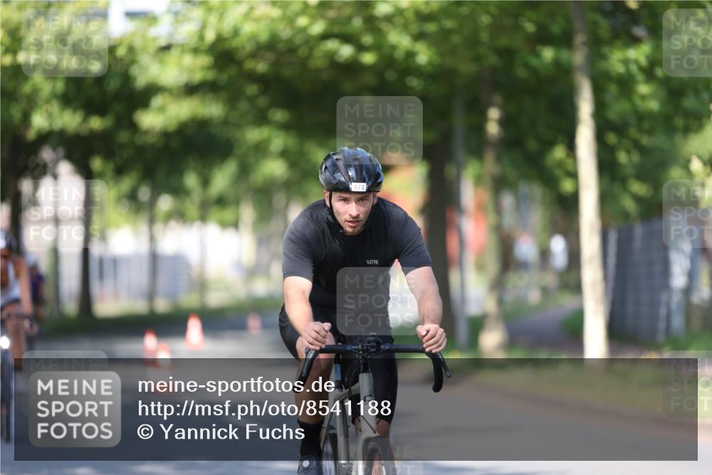 10.08.2025 - GEWOBA Citytriathlon Bremen Yannick Fuchs http://msf.ph/oto/8541188 10.08.2025 10:36:10 Radfahren 373, 401, 450, 493 meine-sportfotos.de