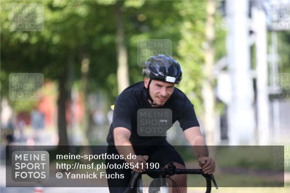 10.08.2025 - GEWOBA Citytriathlon Bremen Yannick Fuchs http://msf.ph/oto/8541190 10.08.2025 10:36:10 Radfahren 373, 401, 450, 493 meine-sportfotos.de