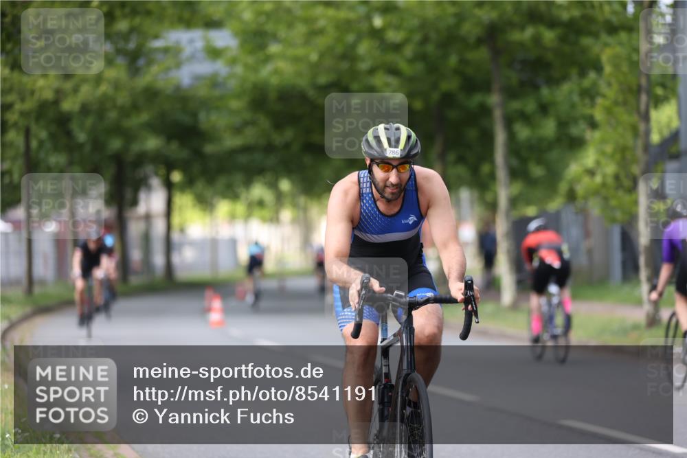 10.08.2025 - GEWOBA Citytriathlon Bremen Yannick Fuchs http://msf.ph/oto/8541191 10.08.2025 12:44:59 Radfahren 638, 647, 716, 727, 786, 808, 809, 816 meine-sportfotos.de