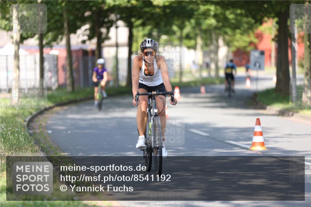 10.08.2025 - GEWOBA Citytriathlon Bremen Yannick Fuchs http://msf.ph/oto/8541192 10.08.2025 10:36:11 Radfahren 231, 373, 401, 450, 493 meine-sportfotos.de