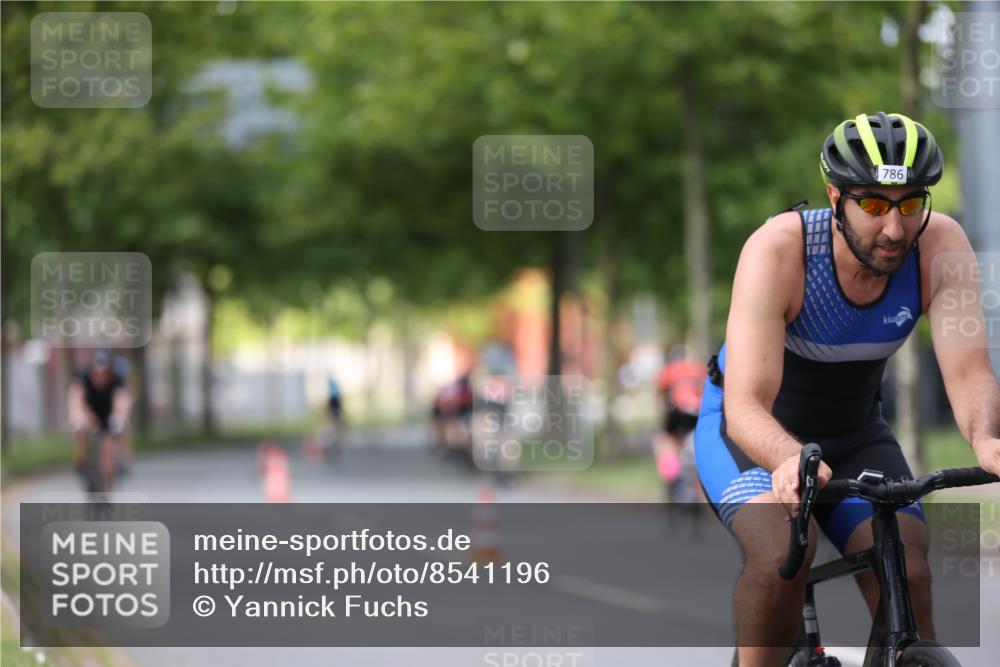 10.08.2025 - GEWOBA Citytriathlon Bremen Yannick Fuchs http://msf.ph/oto/8541196 10.08.2025 12:44:59 Radfahren 638, 647, 716, 727, 786, 808, 809, 816 meine-sportfotos.de