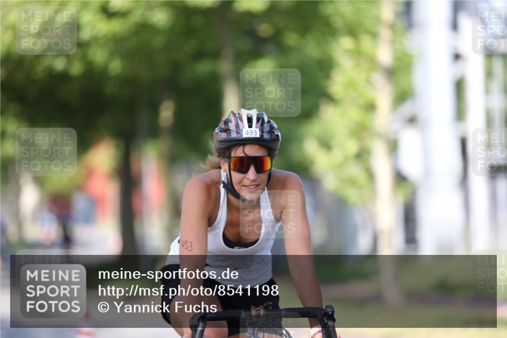 10.08.2025 - GEWOBA Citytriathlon Bremen Yannick Fuchs http://msf.ph/oto/8541198 10.08.2025 10:36:12 Radfahren 231, 373, 401, 450, 493 meine-sportfotos.de