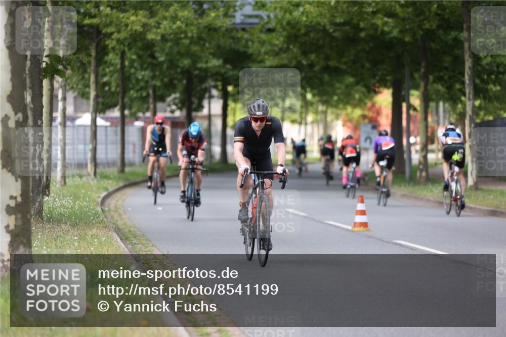 10.08.2025 - GEWOBA Citytriathlon Bremen Yannick Fuchs http://msf.ph/oto/8541199 10.08.2025 12:45:01 Radfahren 638, 647, 716, 727, 786, 808, 816 meine-sportfotos.de
