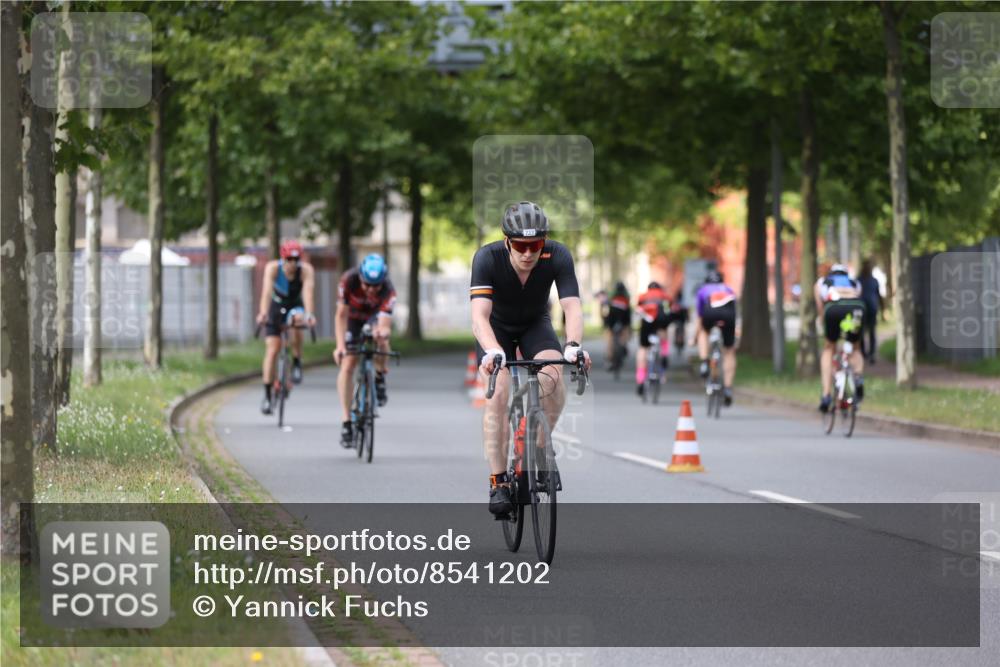 10.08.2025 - GEWOBA Citytriathlon Bremen Yannick Fuchs http://msf.ph/oto/8541202 10.08.2025 12:45:01 Radfahren 638, 647, 716, 727, 786, 808, 816 meine-sportfotos.de