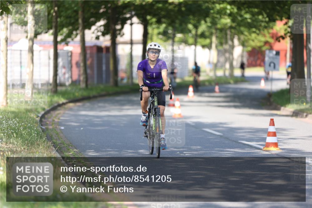 10.08.2025 - GEWOBA Citytriathlon Bremen Yannick Fuchs http://msf.ph/oto/8541205 10.08.2025 10:36:15 Radfahren 231, 373, 401, 450, 493 meine-sportfotos.de