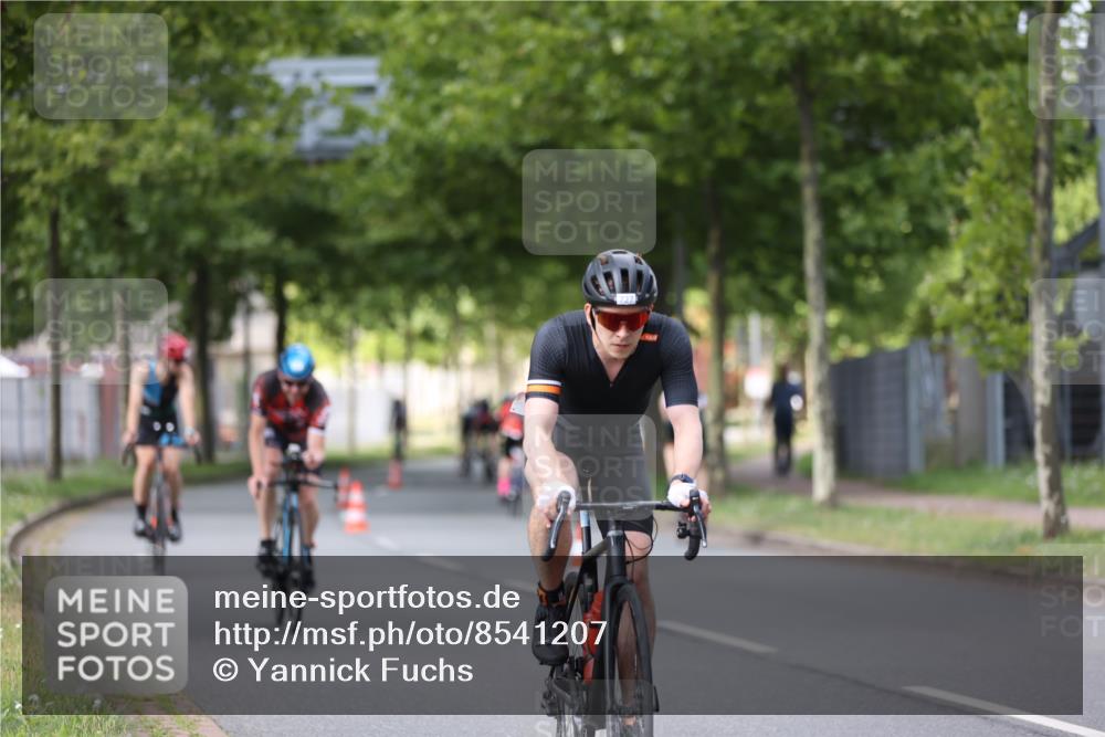 10.08.2025 - GEWOBA Citytriathlon Bremen Yannick Fuchs http://msf.ph/oto/8541207 10.08.2025 12:45:01 Radfahren 638, 647, 716, 727, 786, 808, 816 meine-sportfotos.de