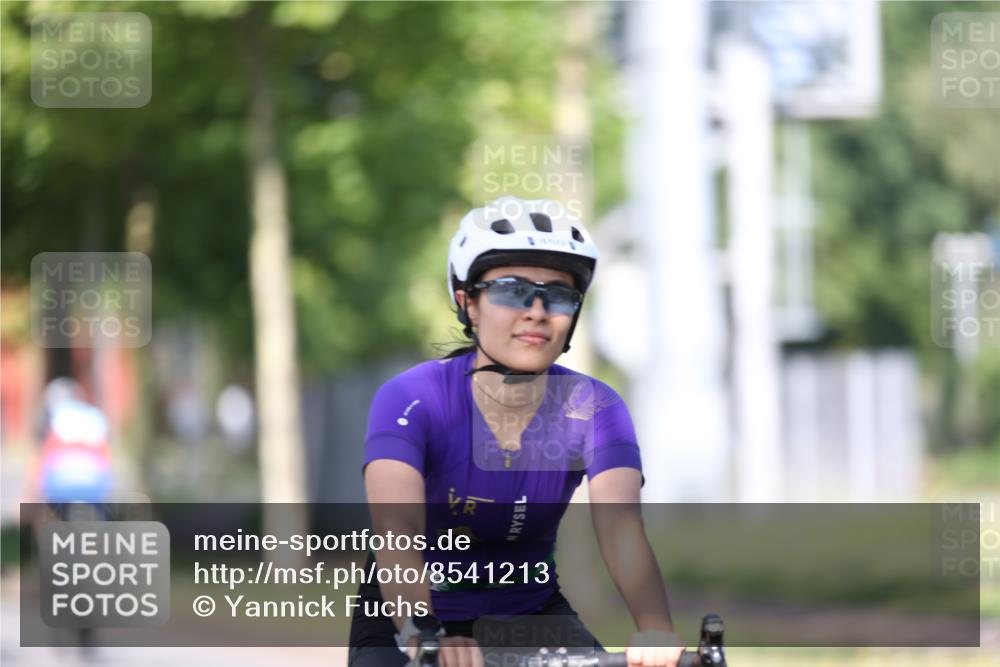 10.08.2025 - GEWOBA Citytriathlon Bremen Yannick Fuchs http://msf.ph/oto/8541213 10.08.2025 10:36:17 Radfahren 117, 159, 231, 373, 378, 401, 450, 493 meine-sportfotos.de