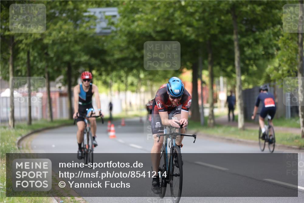 10.08.2025 - GEWOBA Citytriathlon Bremen Yannick Fuchs http://msf.ph/oto/8541214 10.08.2025 12:45:02 Radfahren 633, 638, 647, 716, 727, 786, 808, 816 meine-sportfotos.de