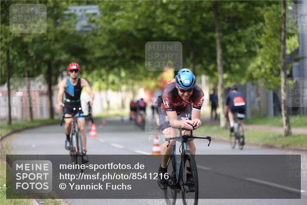 10.08.2025 - GEWOBA Citytriathlon Bremen Yannick Fuchs http://msf.ph/oto/8541216 10.08.2025 12:45:02 Radfahren 633, 638, 647, 716, 727, 786, 808, 816 meine-sportfotos.de