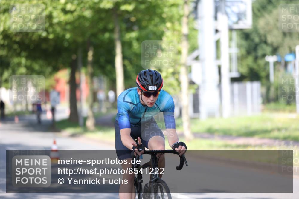 10.08.2025 - GEWOBA Citytriathlon Bremen Yannick Fuchs http://msf.ph/oto/8541222 10.08.2025 10:36:22 Radfahren 99, 117, 159, 231, 373, 378, 397, 401, 450 meine-sportfotos.de