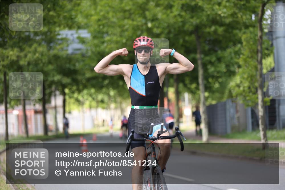 10.08.2025 - GEWOBA Citytriathlon Bremen Yannick Fuchs http://msf.ph/oto/8541224 10.08.2025 12:45:03 Radfahren 633, 638, 647, 716, 727, 786, 808, 816 meine-sportfotos.de
