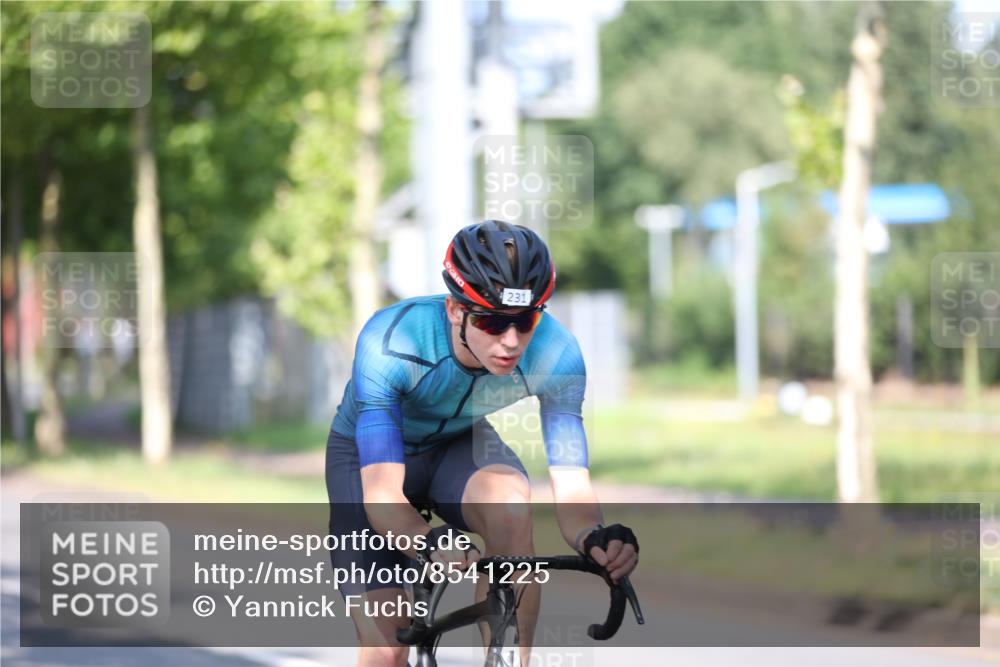 10.08.2025 - GEWOBA Citytriathlon Bremen Yannick Fuchs http://msf.ph/oto/8541225 10.08.2025 10:36:23 Radfahren 99, 117, 159, 231, 378, 397, 401, 450 meine-sportfotos.de