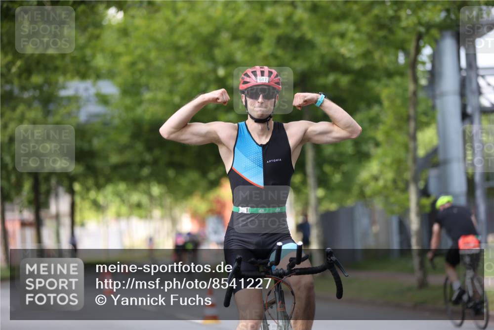 10.08.2025 - GEWOBA Citytriathlon Bremen Yannick Fuchs http://msf.ph/oto/8541227 10.08.2025 12:45:04 Radfahren 633, 638, 647, 712, 716, 727, 786, 808, 816 meine-sportfotos.de